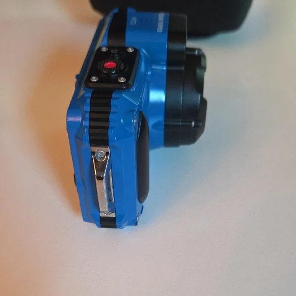 Kodak PIXPRO Waterproof WPZ2 Camera with Accessories_ Like-New Condition - Picture 4 of 8